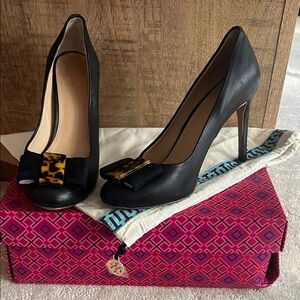 Tory Burch Black Leather Heels with Tortoiseshell Bow Accent